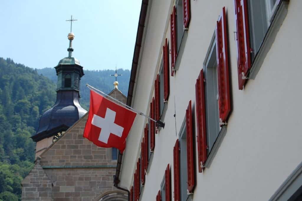 campanile e bandiera Svizzera